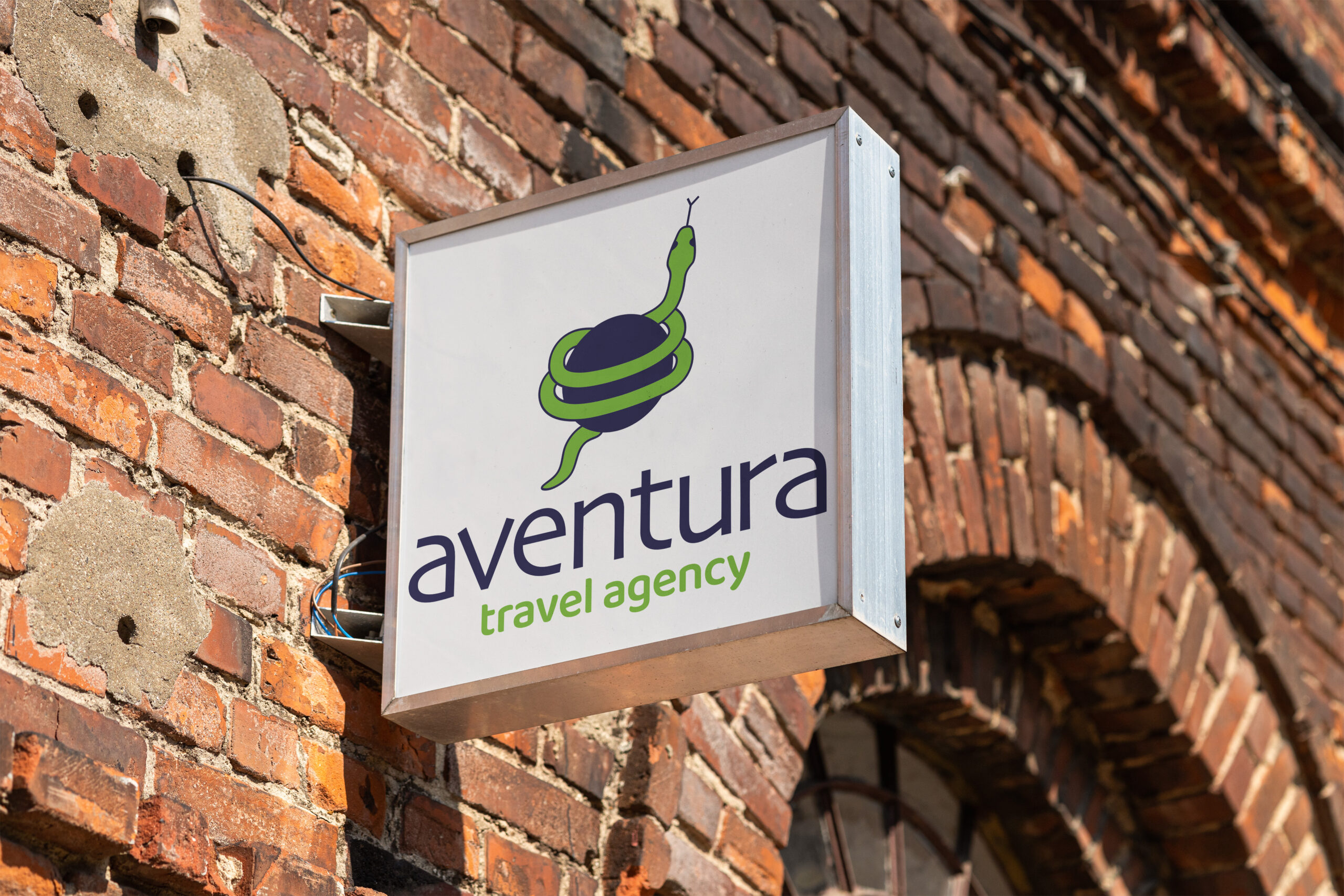 Logo for a PV company called SunGrid. Yellow sun with a green cable